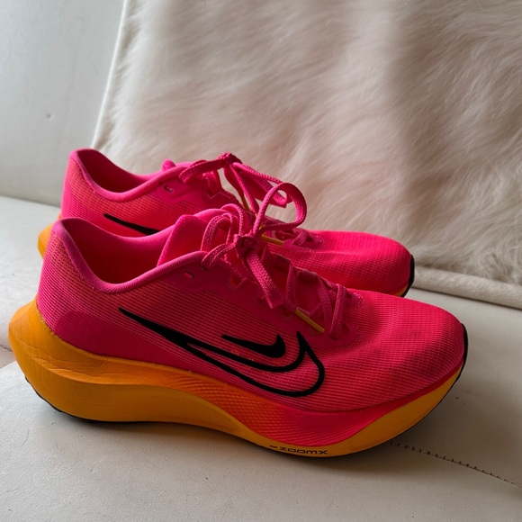 Nike Women’s Zoom Fly Running Sneakers - Picture 4 of 7